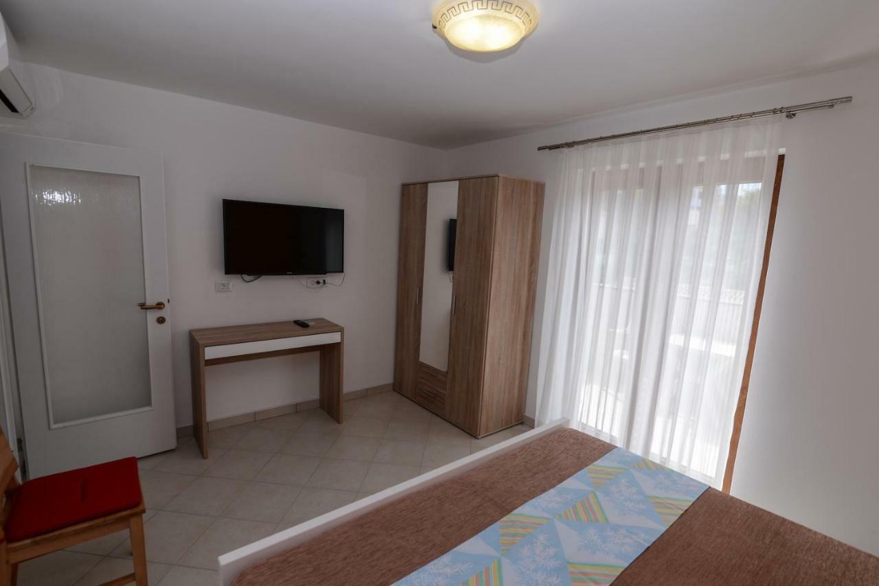 Amaryllis Residence, Apartment Diana & Deluxe Rooms With Shared Kitchen Veli Losinj Exterior photo